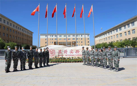 在石家庄军昇战地夏令营，学员可以感受到严格而专业的军事训练氛围。   